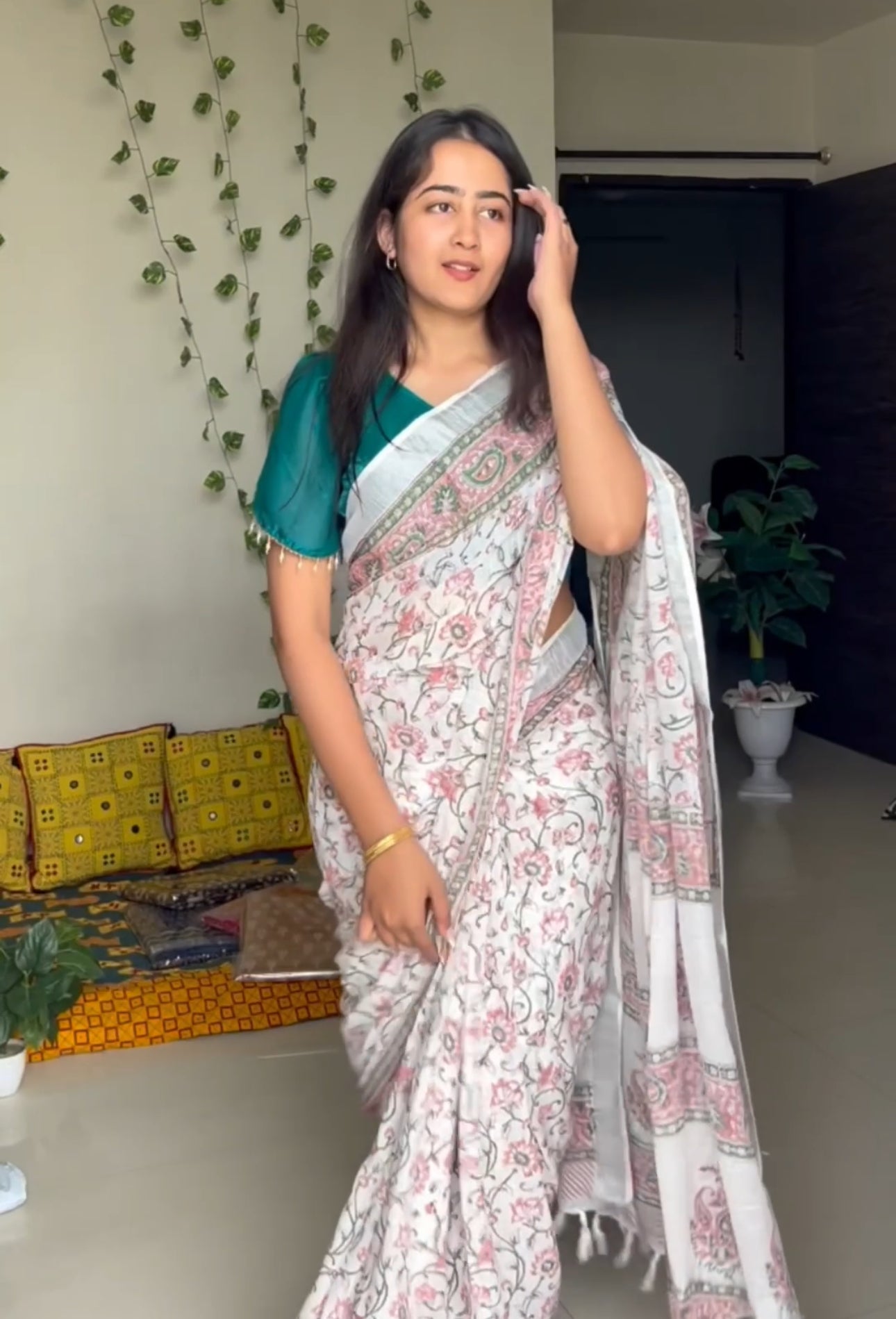 Buy White Tranding Handblock Printed Linen Saree Online