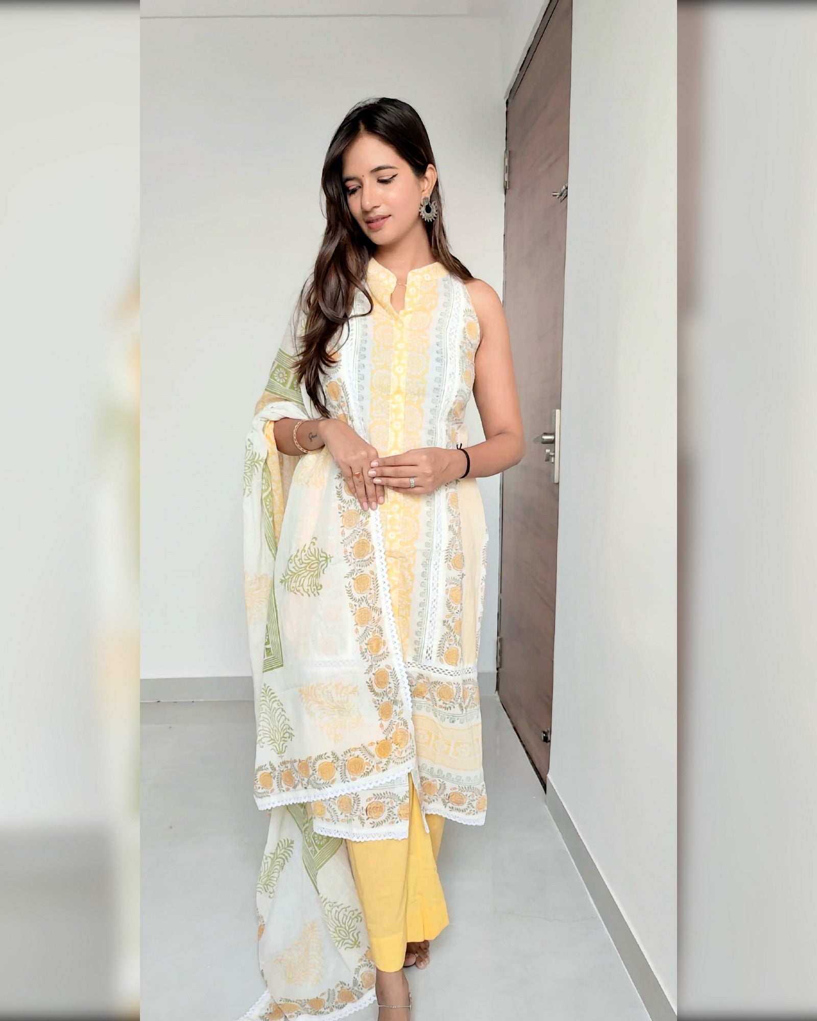 Buy Sanganeri Print Yellow White Cut Slives Suit Set