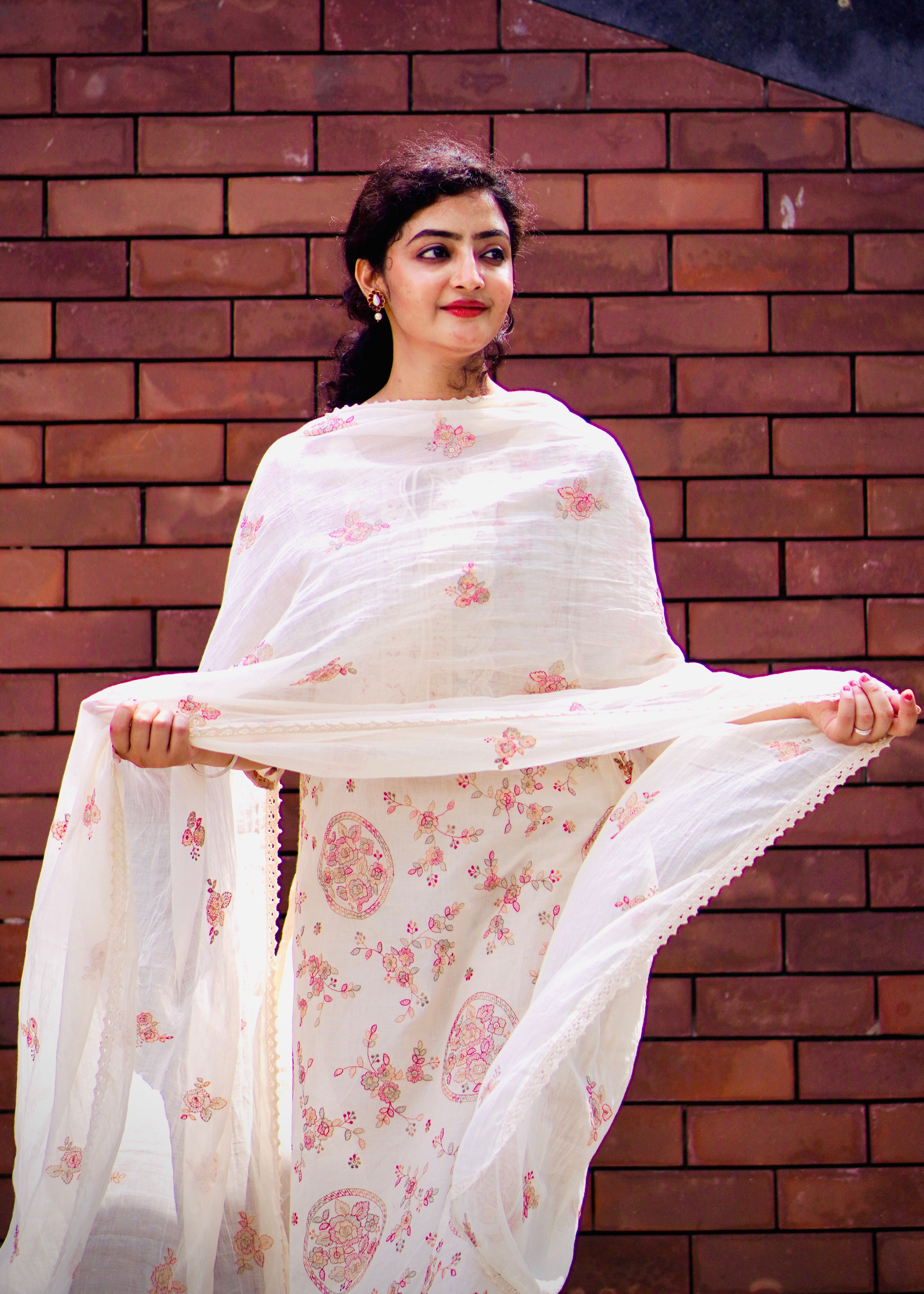 White Suit Set Online Embroidery Hand Work