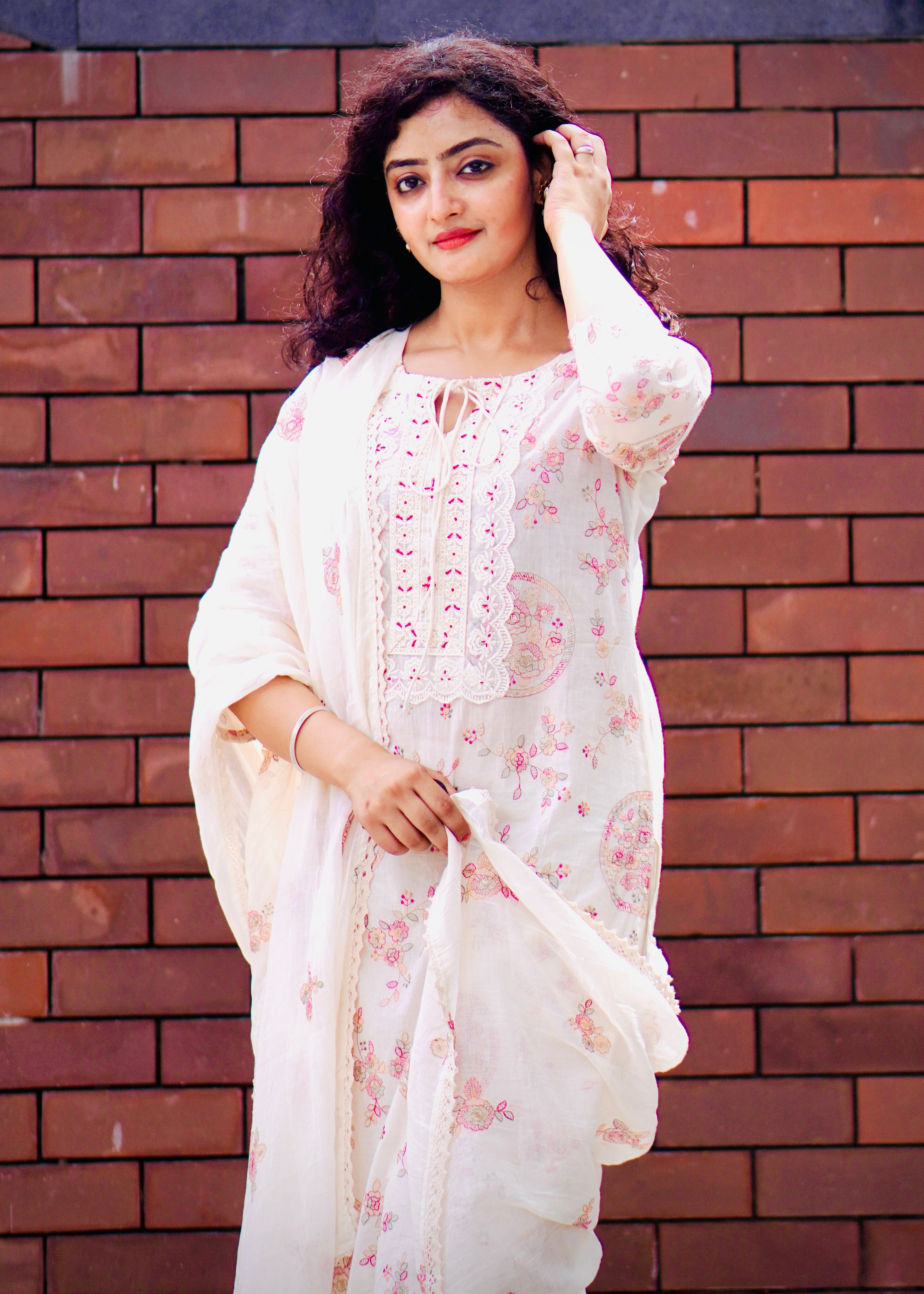 White Suit Set Online Embroidery Hand Work